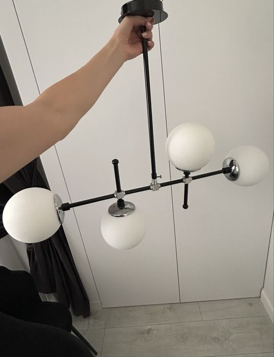 Lustra din metal negru