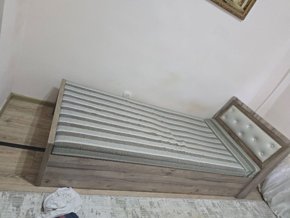 Две детские кровати в виде машин Молния Маккуин плюс кровать и стол+шк