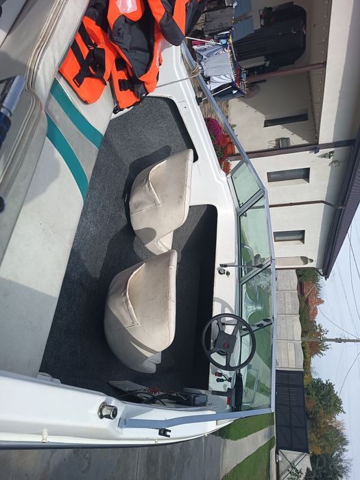 Barca cu motor Yamaha 40cp și peridoc înmatriculat