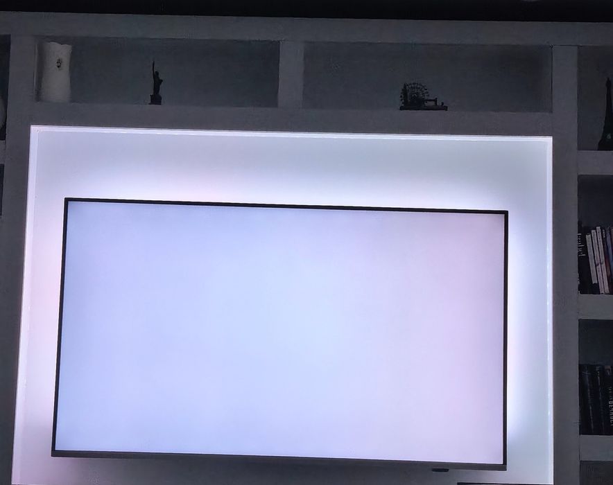 Philips 58” 4K Ambilight Android TV – лека неравномерност