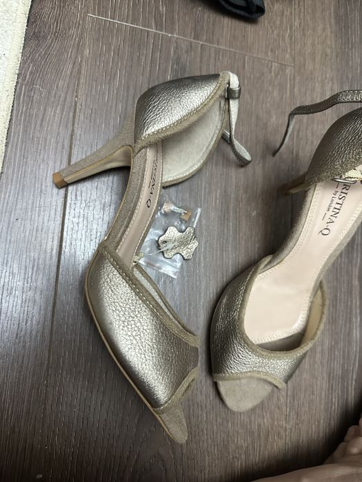 Новые кожаные босоножки