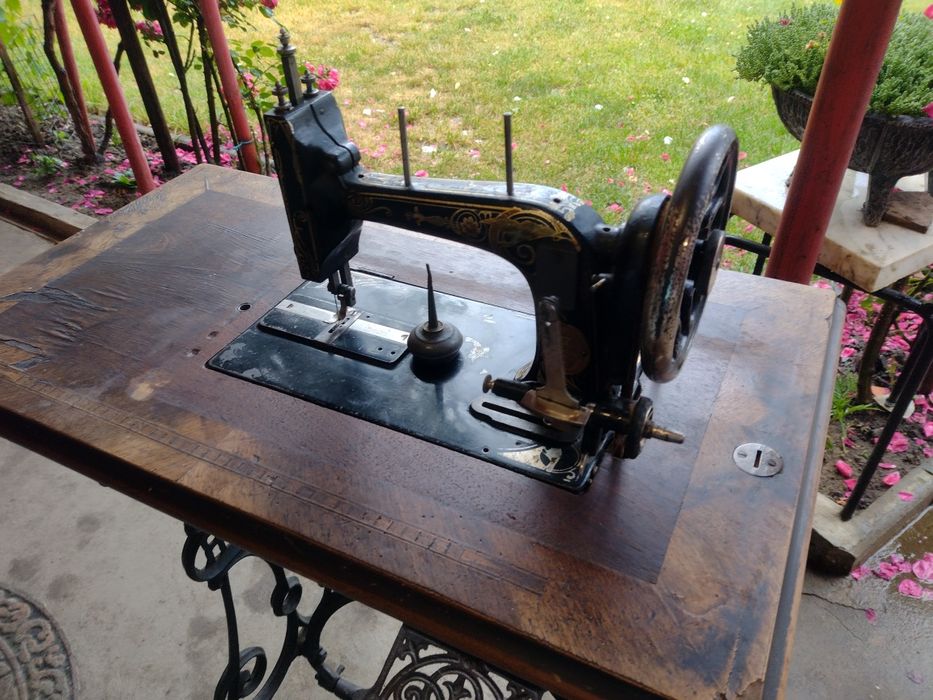 Masina de cusut Singer