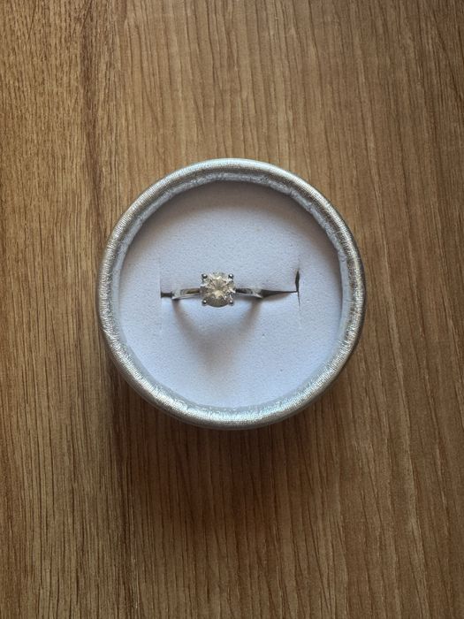 Pandora сребърен пръстен с камък