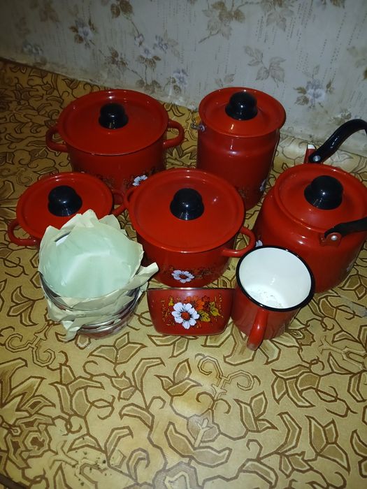 Набор кастрюлек.