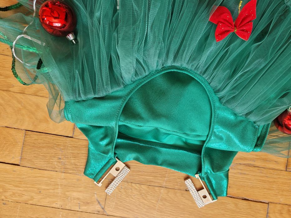 Rochița în forma de brad pentru serbari