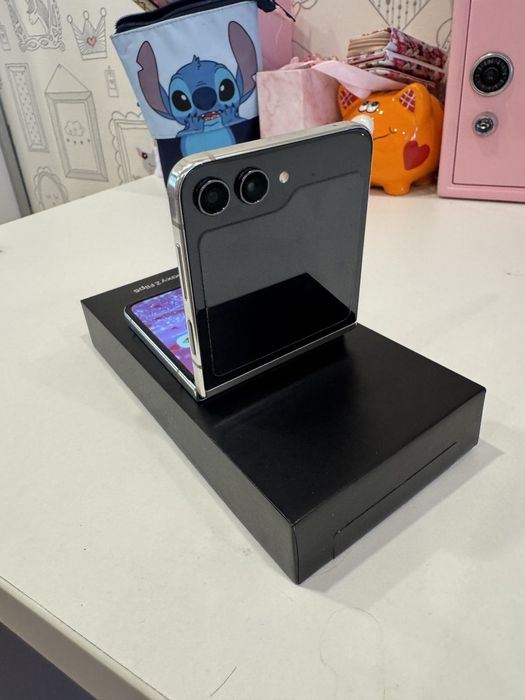 Samsung z flip 5 256GB цвят крем