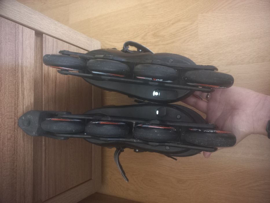 Vând role reglabile mărimea 32-35