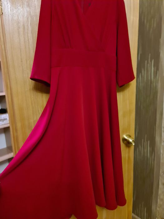 Платье красное женское