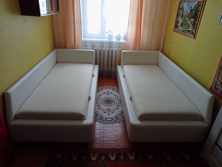 Продам 2 кравати