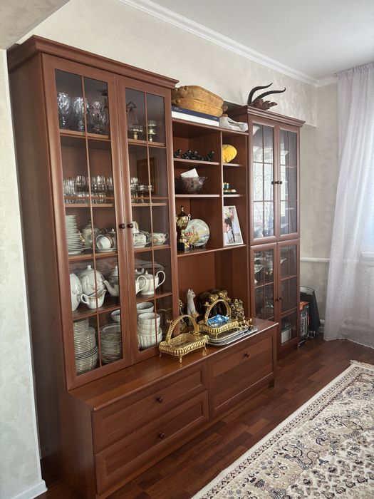 Продам стенку, диван с креслом и 2 ковра