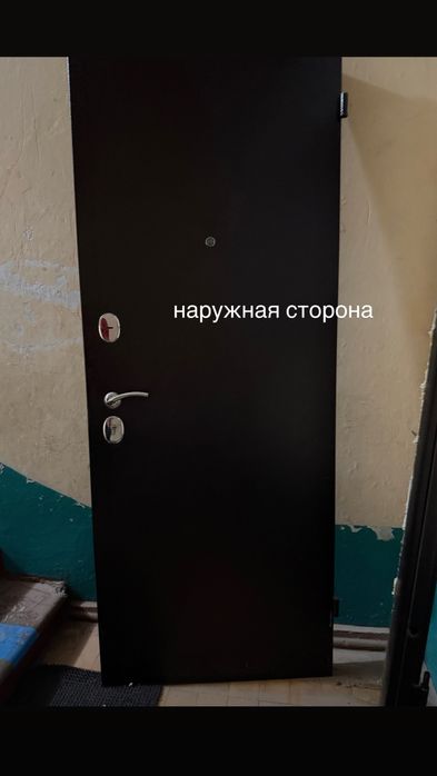 продаю входную дверь