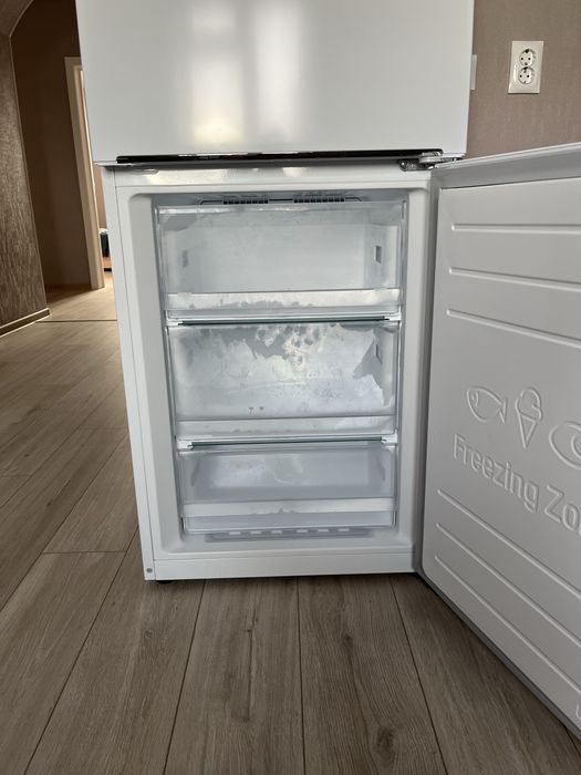 Продам холодильник LG