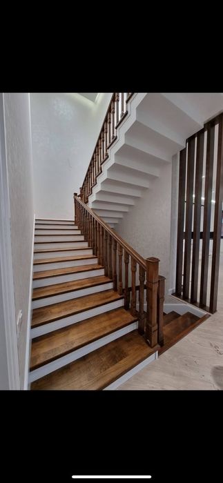 Keng turdagi Zina yogochlari