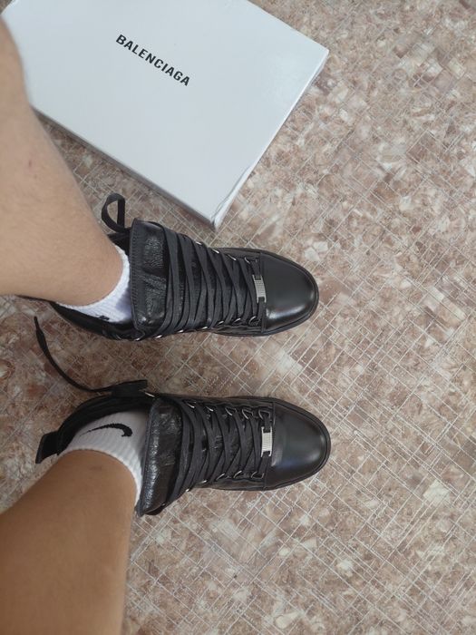 BALENCIAGA arena size 39