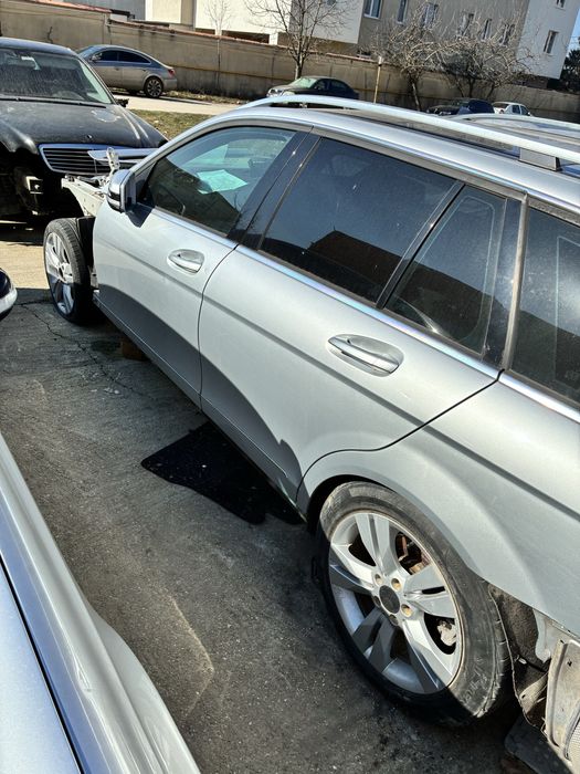 Dezmembrez Mercedes-benz C-class w204