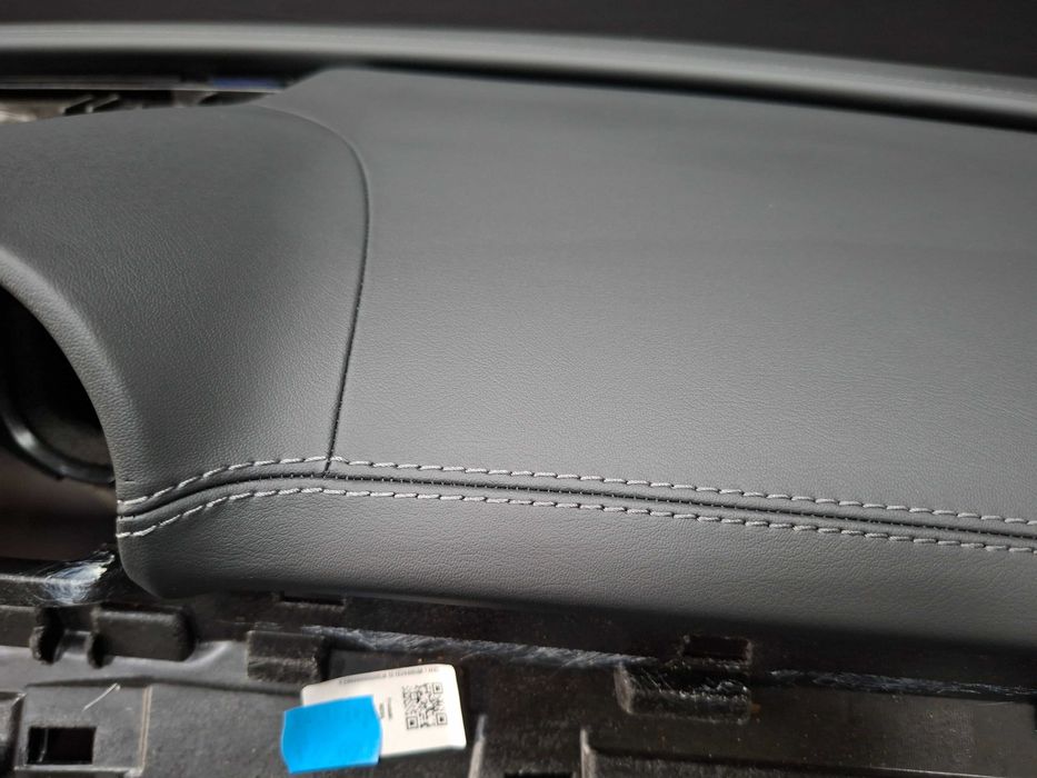 Ново Кожено Табло с Сив шев Mercedes W206 AMG