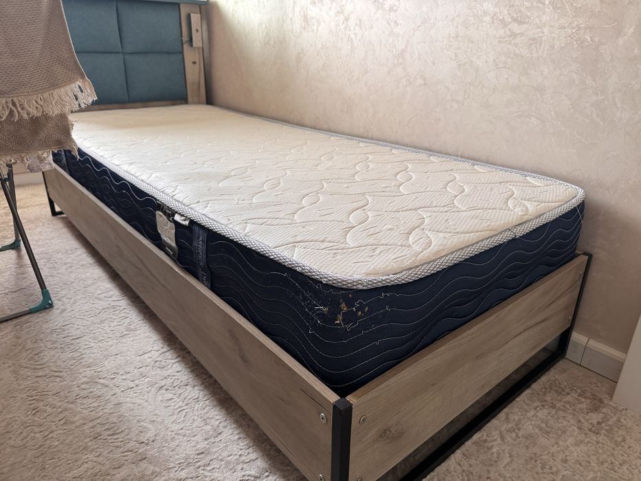 Продаю односпальная кровать !