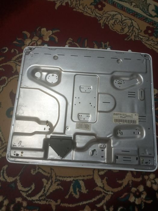 Продам варочную поверхность Аристон