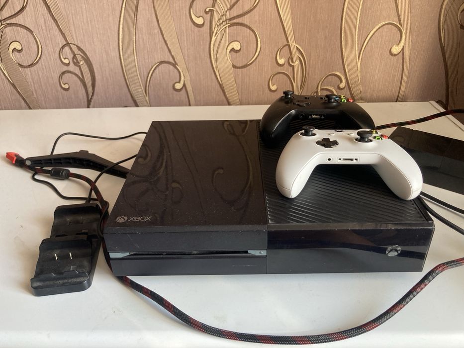 Продам xbox one fat