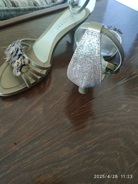 Обувь женская модельная