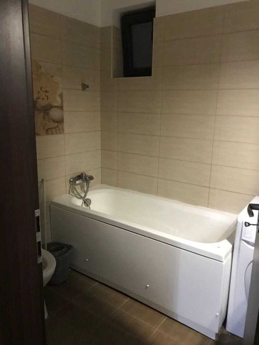 Garsoniera vedere spre Padurea Rosu, Militari si loc de parcare privat