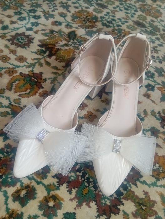 Айак кийим сатылады