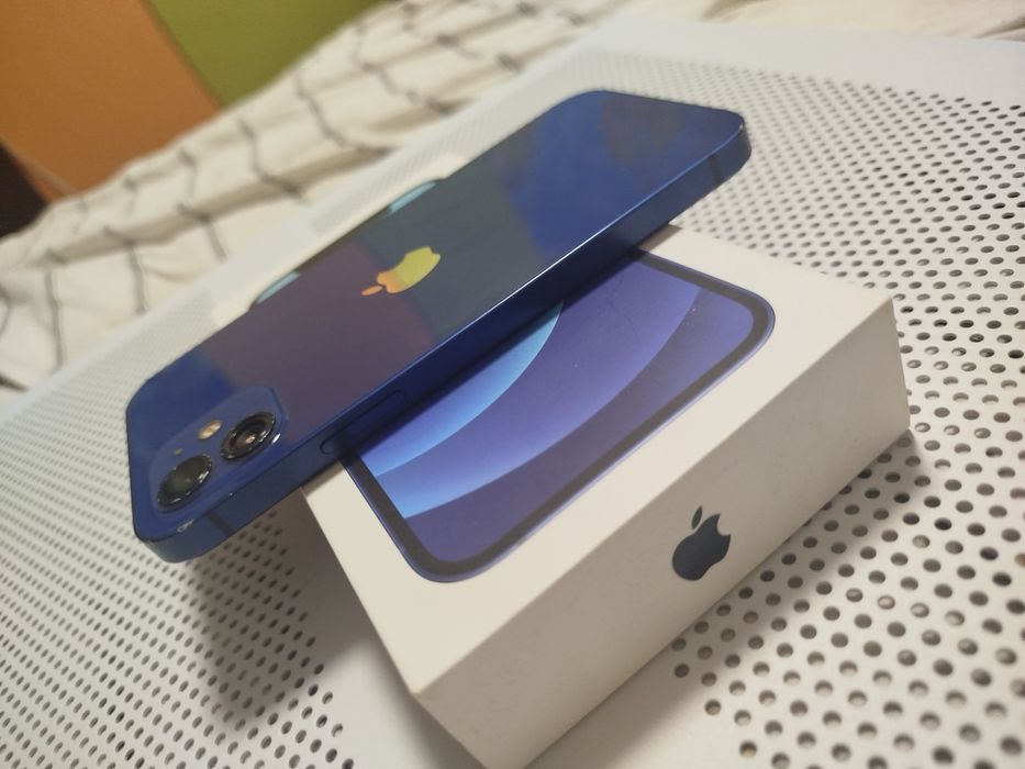 iPhone 12 Blue .