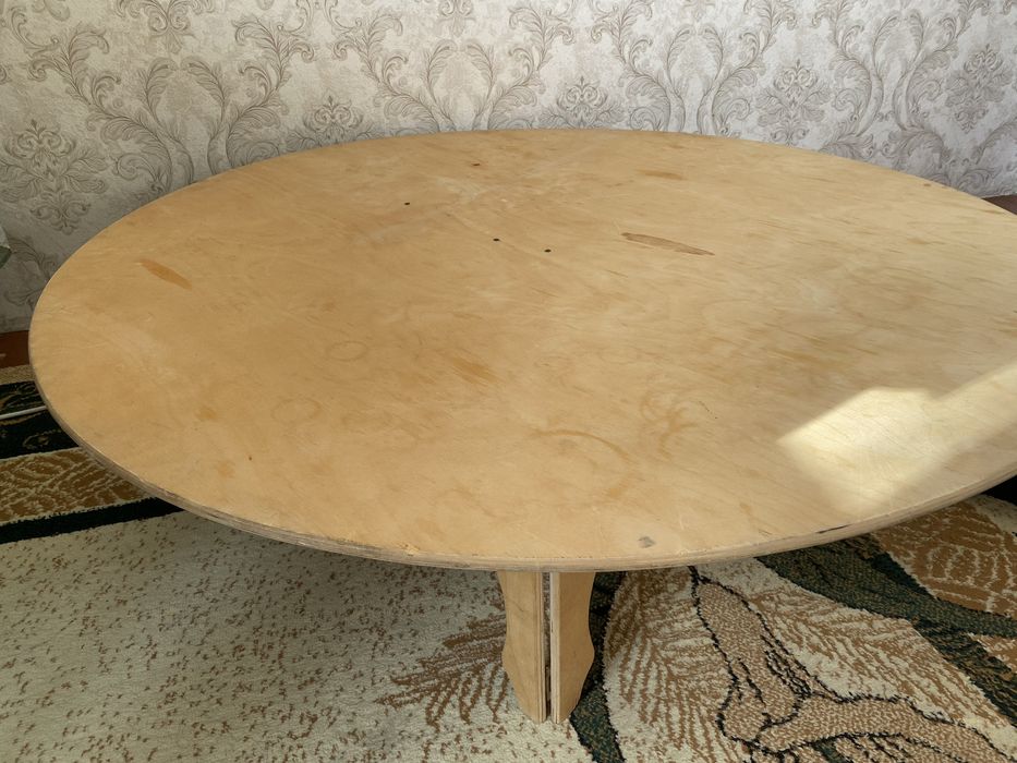Продам стол круглый