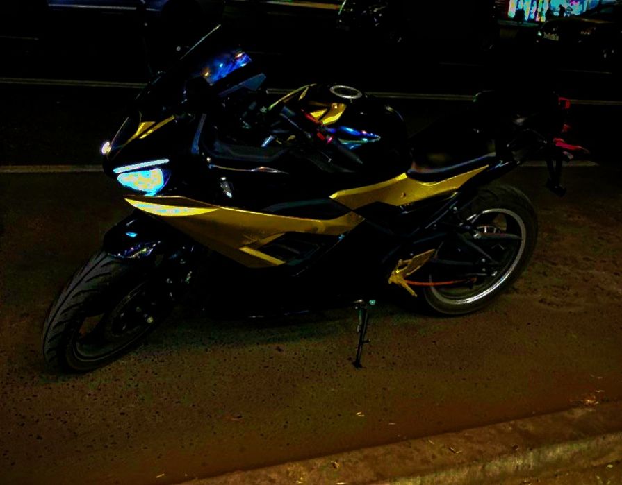 Продается мотоцикл 3000киловат