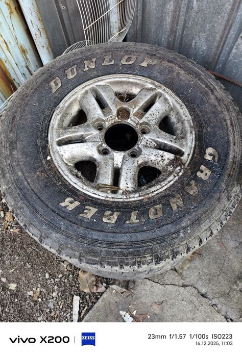 Продам резину с диском  на тоиоту ландкрузер