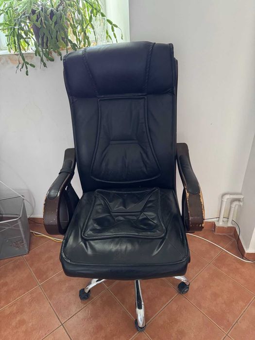 Vand   2 canapele extensibile, stare foarte buna - pret 500 lei/buc. neg. , un birou - pret 150 lei si o comoda de televizor - 250 lei