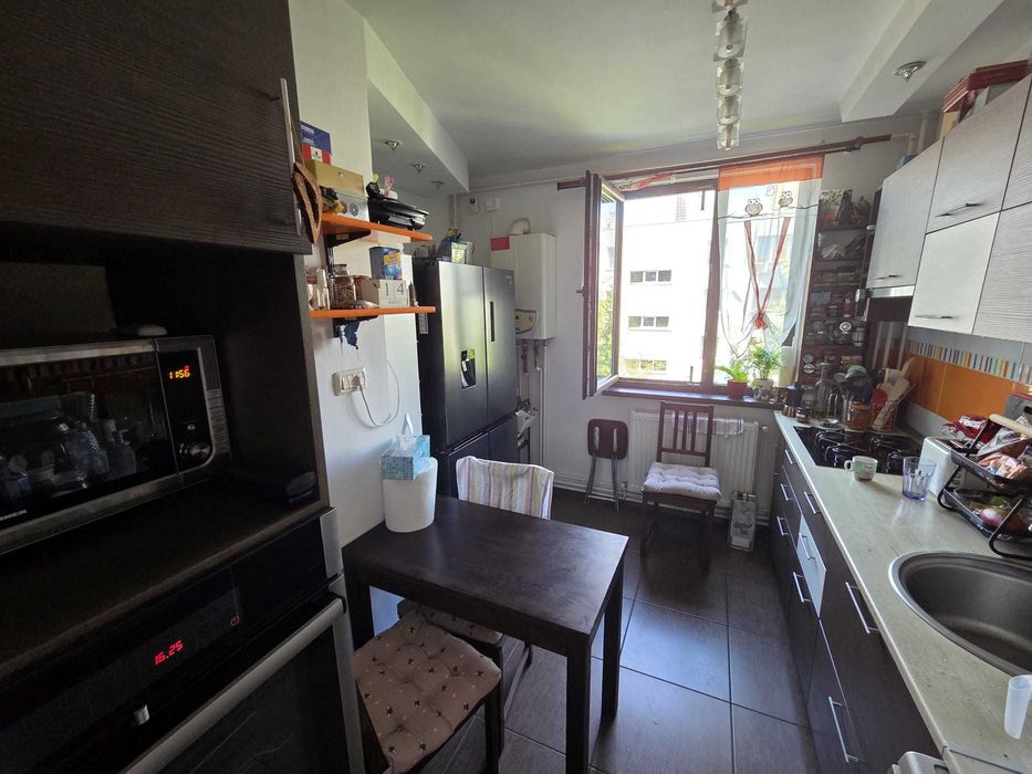 4 camere | 84 mp + boxă 5 mp | Centrală proprie | 2 băi | Etaj 3 4 | Metrou 5 min | Valea Argeșului