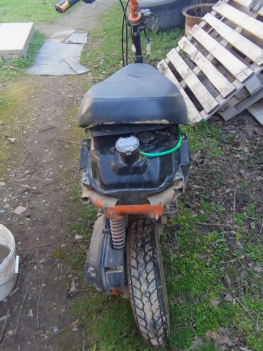 Скутер Racer 80кубов