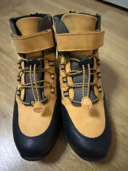 Боти за момче нови