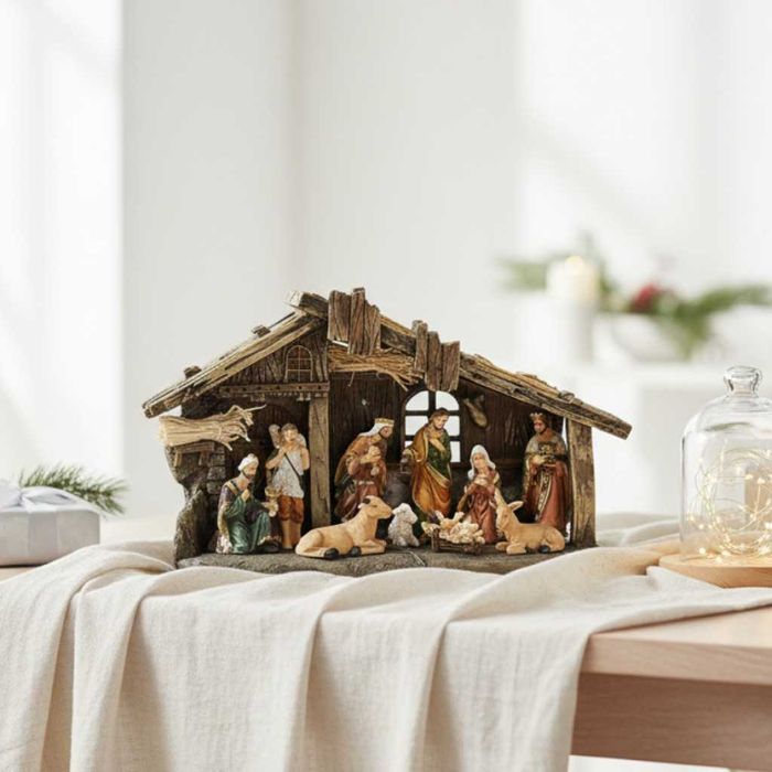 Коледна декоративна сцена с фигурки на Светото семейство
