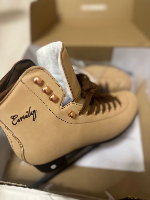 Коньки женские, новые