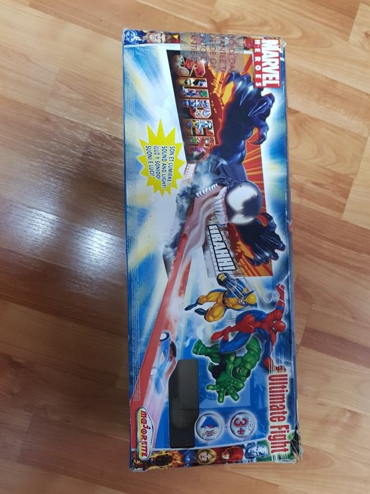 Pistă cu mașinuțe.