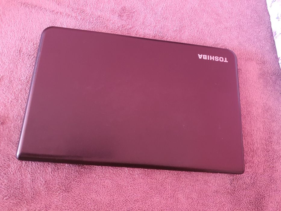 Vând sau schimb laptop toshiba