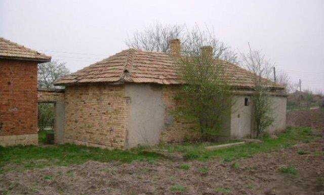 Къща в Бенковски