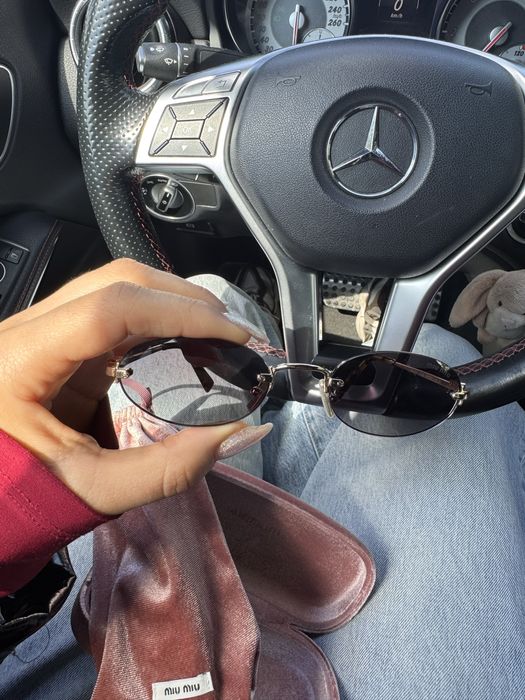 Слънчеви очила на Miu miu не са носени,