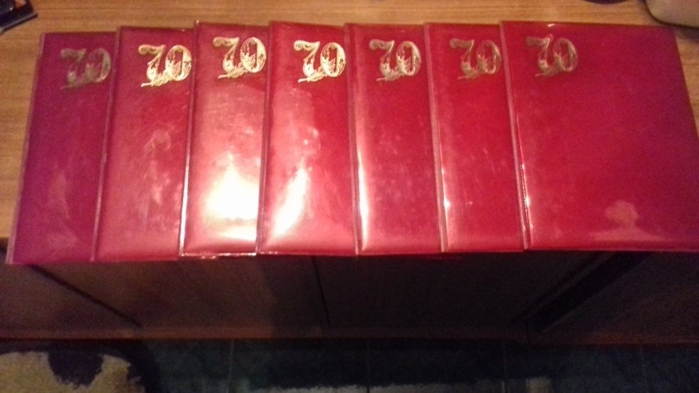 Продаются папки смотрите фото всего 7 штук.