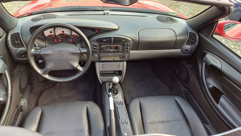 Porsche Boxster 2.5i Cabrio 19500 €  Accept Variante 
Hardtop
Climatr