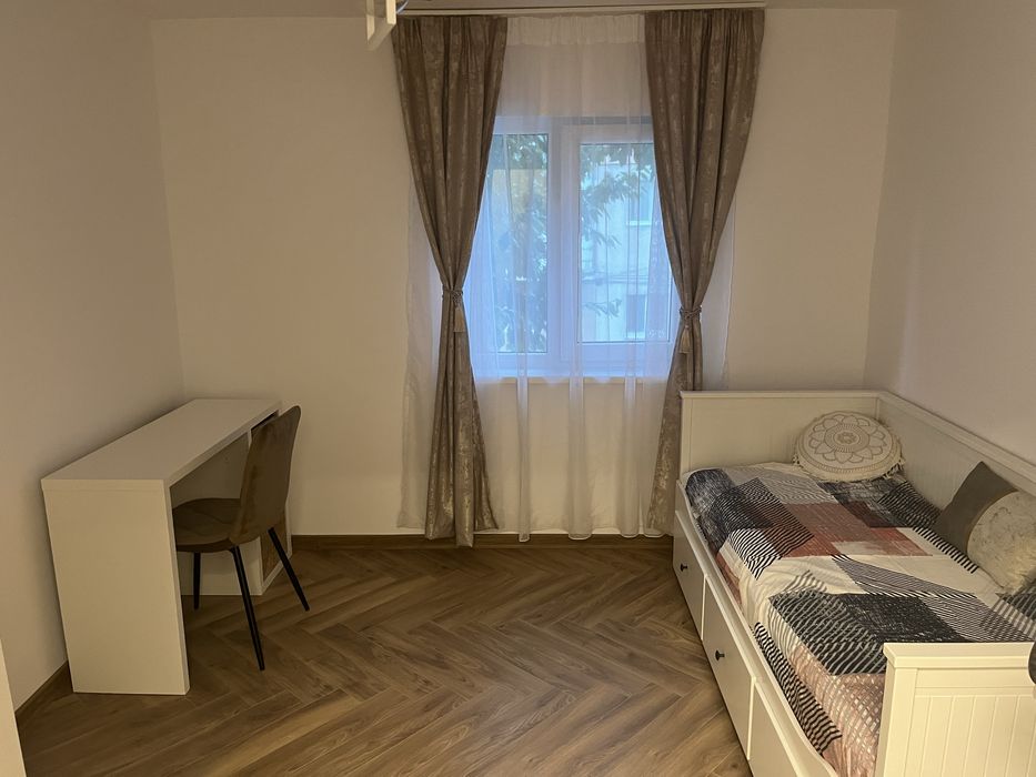 Apartament de inchiriat 3 camere Cetate