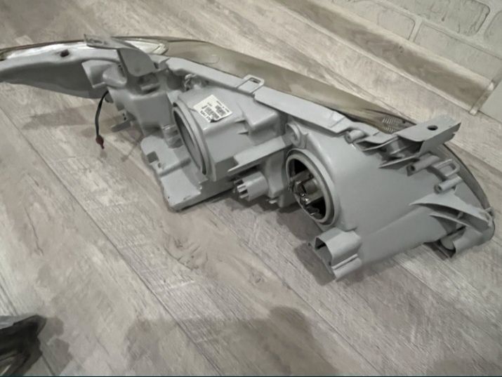 Продам фары тайота 40