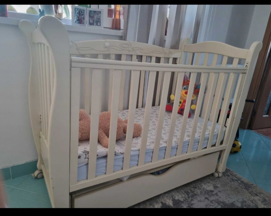 Patut din lemn si saltea noua de cocos