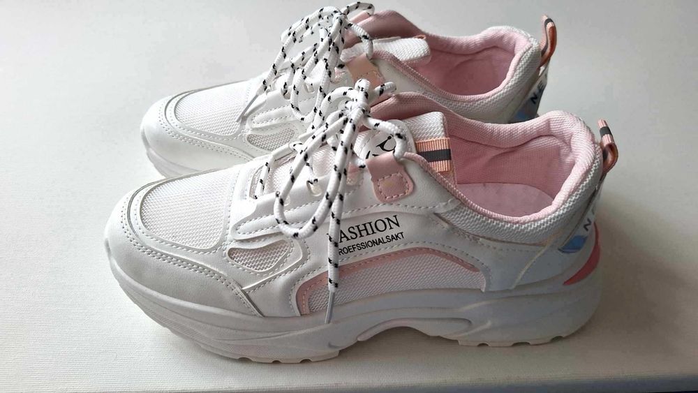 Adidasi dama  FASHION, noi!