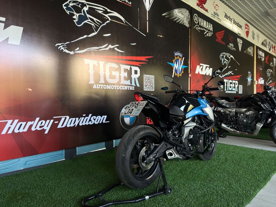 CF Moto 400NK Street