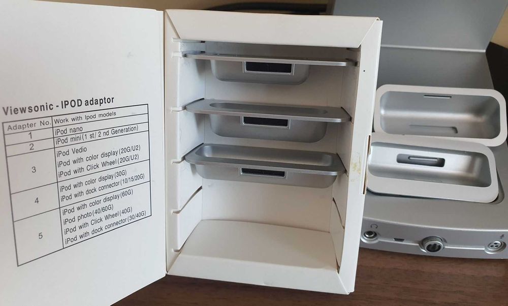 Monitor 22" ViewSonic VX2245wm 5ms card reader USB-hub iPod-dock, boxe