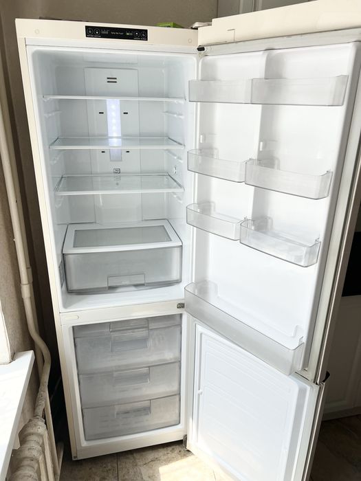 Продам Холодильник с Машинкой