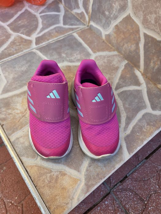 Маратонки адидас номер 24